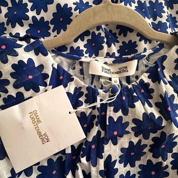 DIANE VON FURSTENBERG
Lucy Top and Pencil Skirt in Daisy Dots Large True Blue - Picture 10 of 12